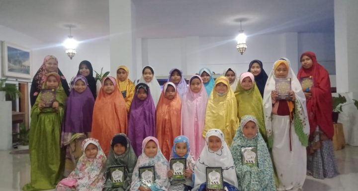 Wakaf Qur’an untuk Pondok Pesantren Tahfidz Manbaul Huda Nurul Imam Bandung Barat