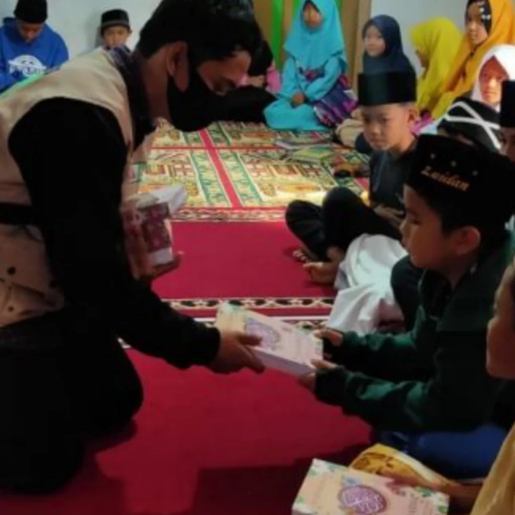 Kegiatan Wakaf Quran Komunitas Sahabat al Hilal Cianjur Selatan