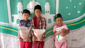 Sedekah Beras Kembali Diterima Santri Pondok Pesantren!