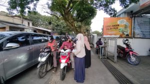 Kegiatan Berbagi Takjil Di Kantor Pusat Gegerkalong
