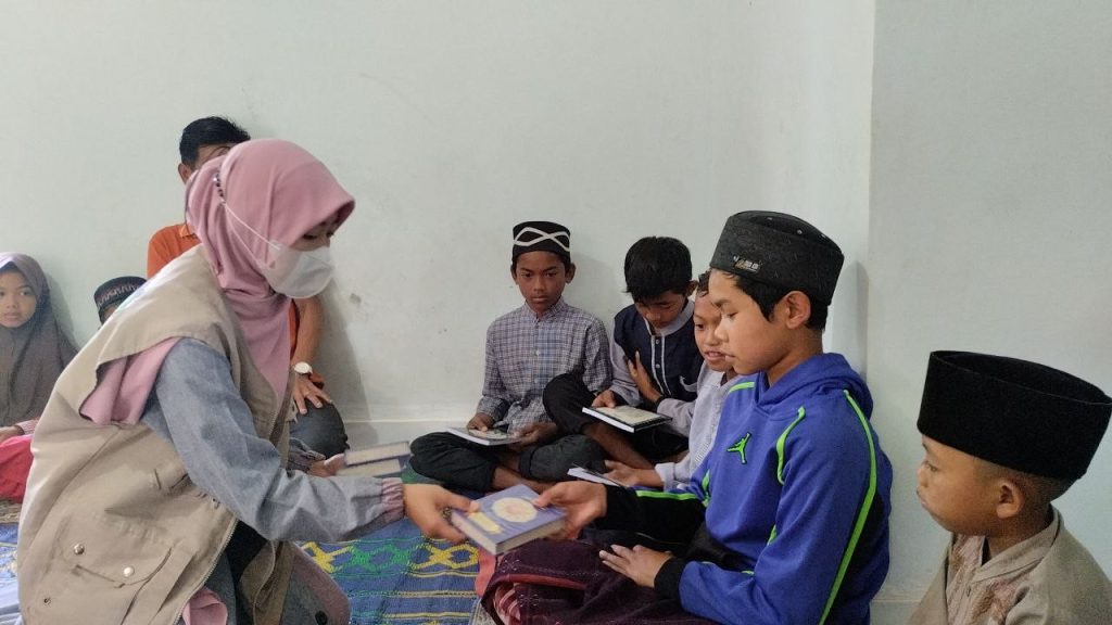Wakaf 2000 Quran Di Bulan Nuzulul Quran Untuk Santri Dan Masjid Pelosok Desa Nusantara
