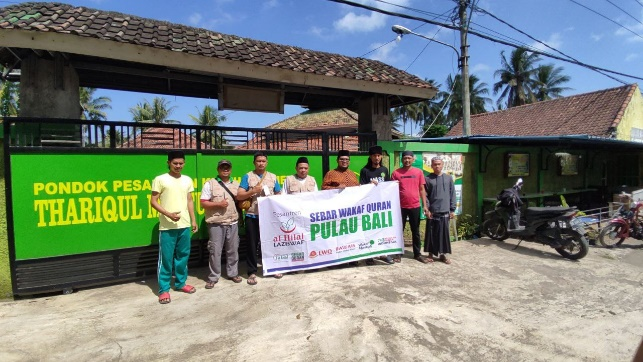 Tiba di Bali, Tim Sebar Wakaf Quran Distribusikan Ratusan Dus Mushaf Quran di Dua Titik Kumpul