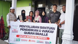 Penyaluran Wakaf Quran Braille, Santunan Beasiswa Pendidikan Dan Sembako